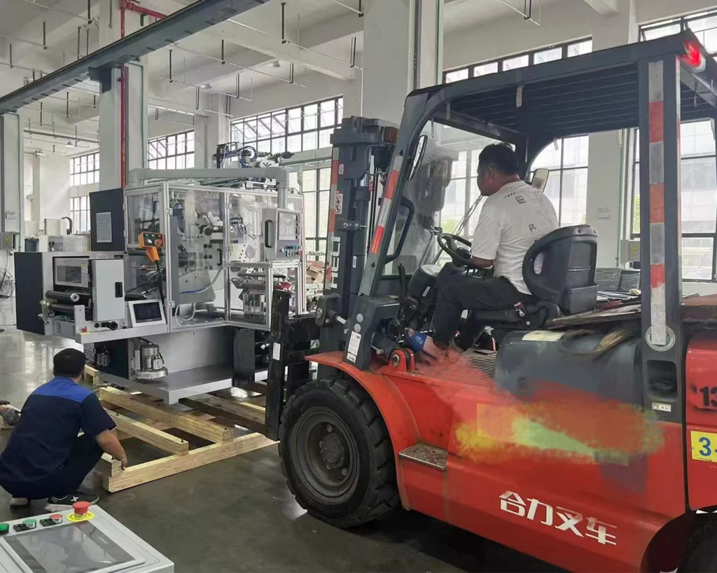 alt="Export automatic slitter rewinder and film rewinding machine matched with label printing equipment"