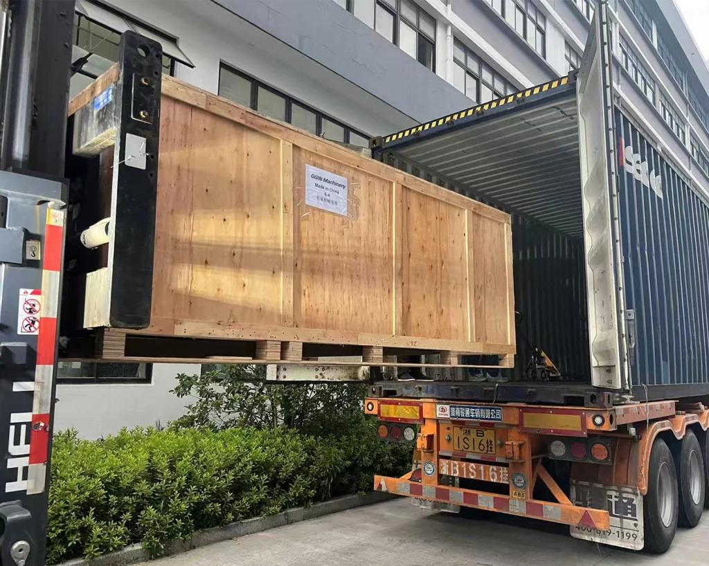 alt="Flexo printing machine container loading packing"