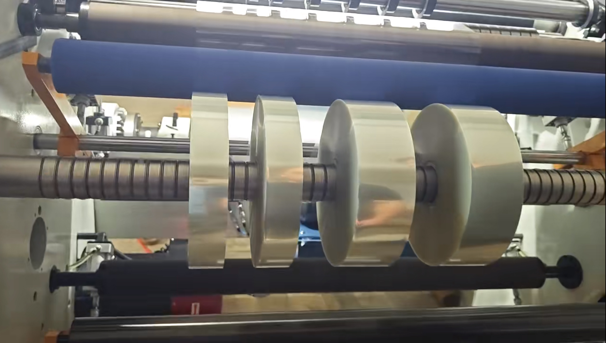 GGIN slitting rewinder machine rewinding multiple slit rolls simultaneously — demonstrating stable tension control and consistent roll alignment during high-speed operation